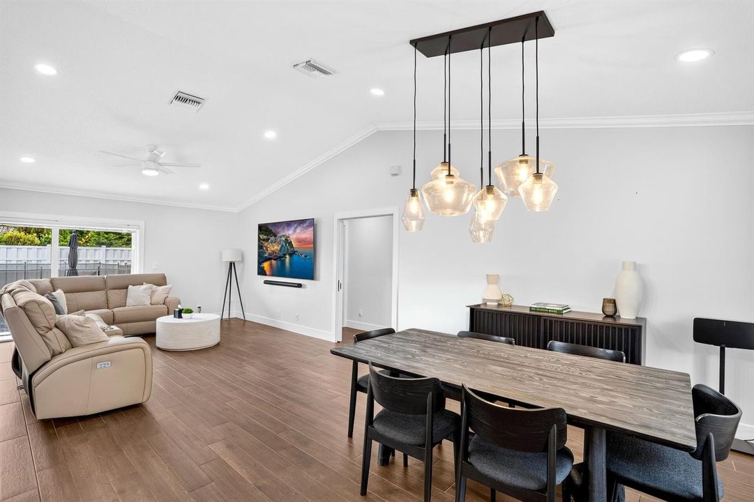 DINING / FAMILY ROOM AREA