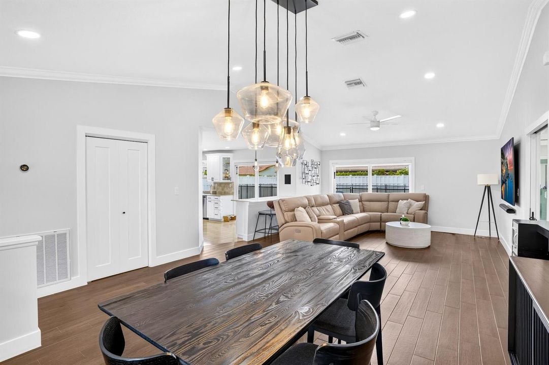 DINING / FAMILY ROOM AREA