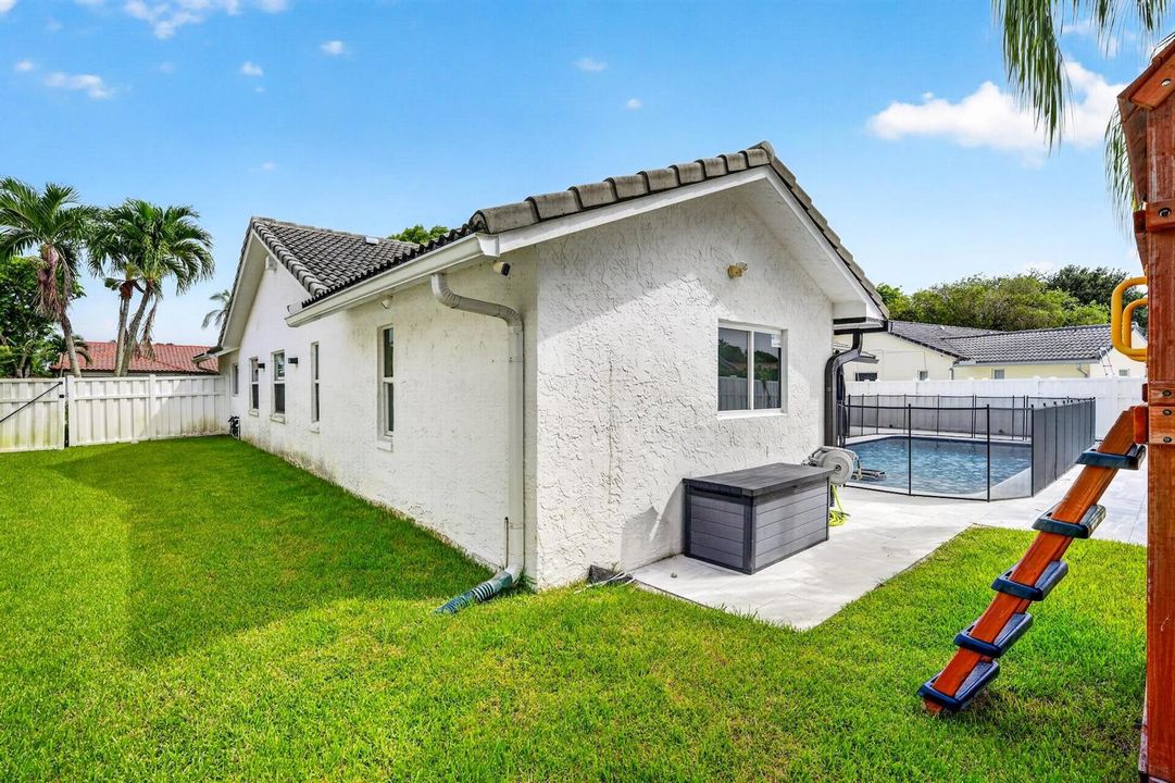 FULLY FENCED BACKYARD