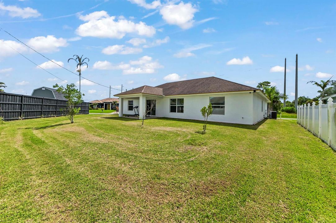 31 Backyard 02