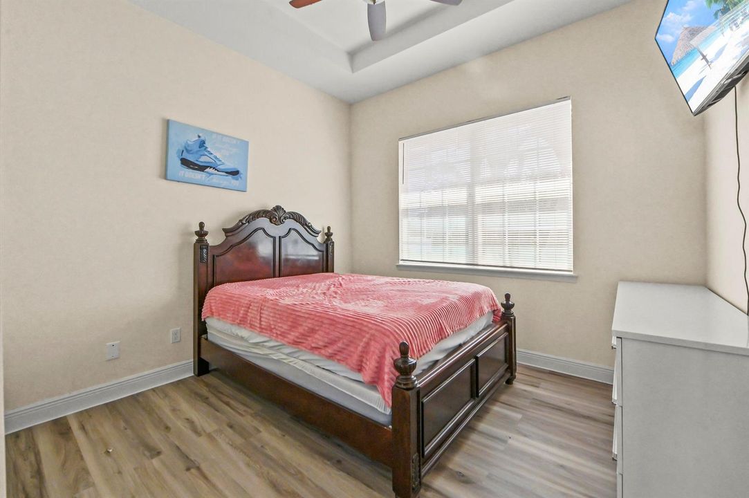 27 Bedroom 01