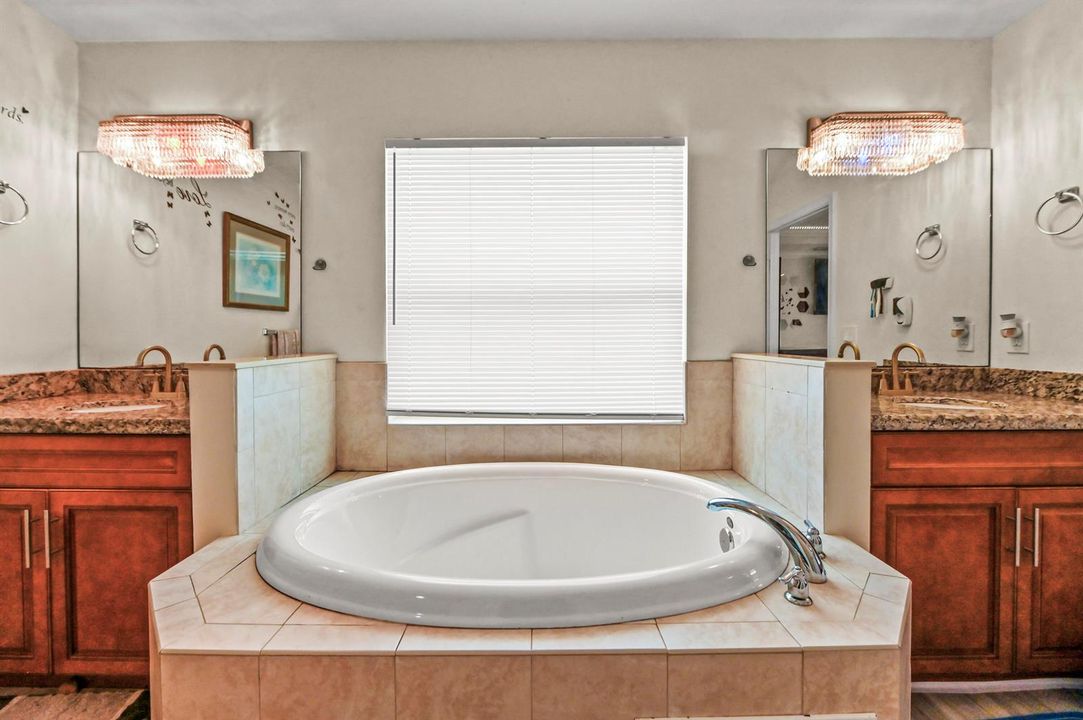 19 Bathroom 02