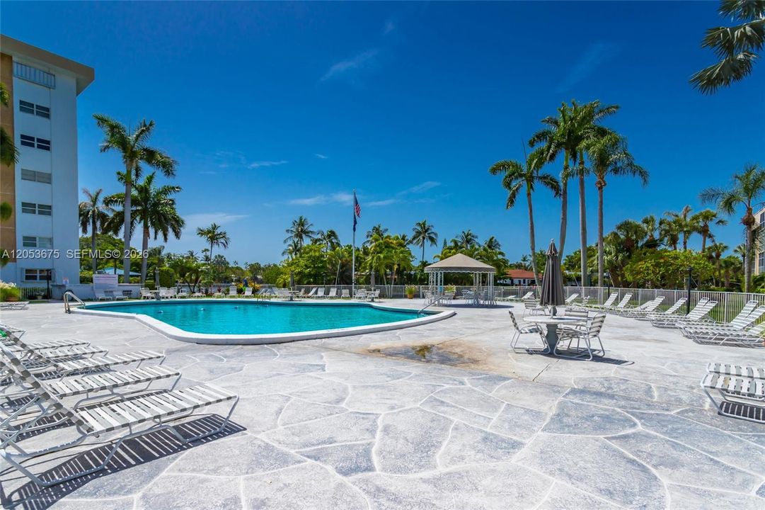For Sale: $149,000 (1 beds, 1 baths, 600 Square Feet)