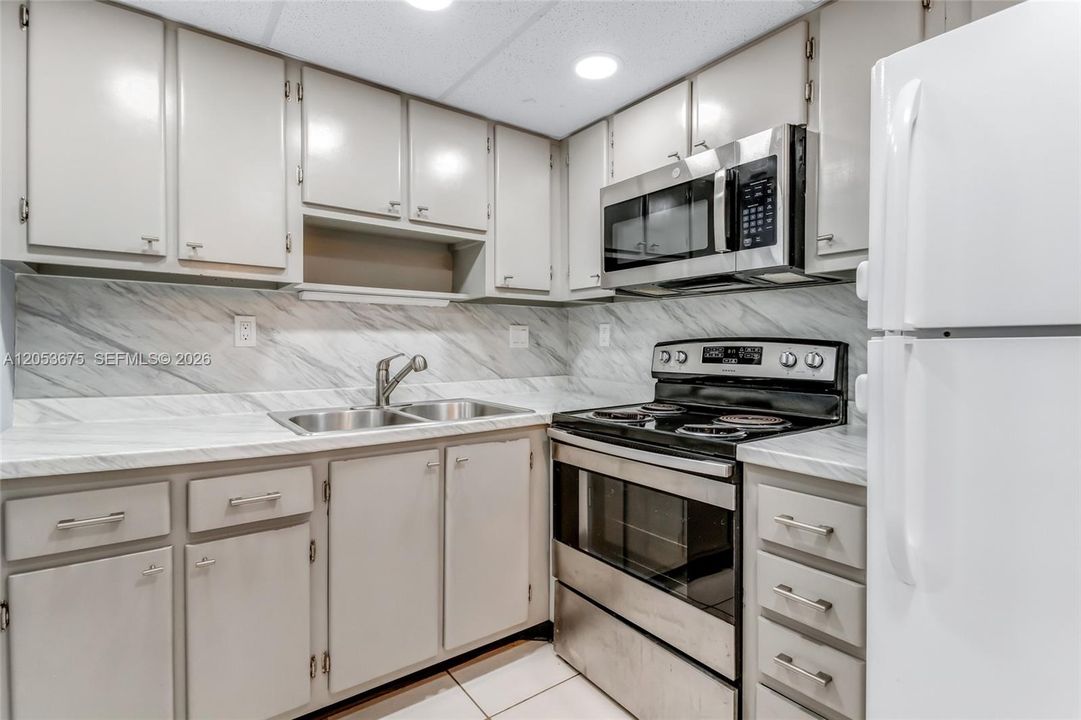 For Sale: $149,000 (1 beds, 1 baths, 600 Square Feet)