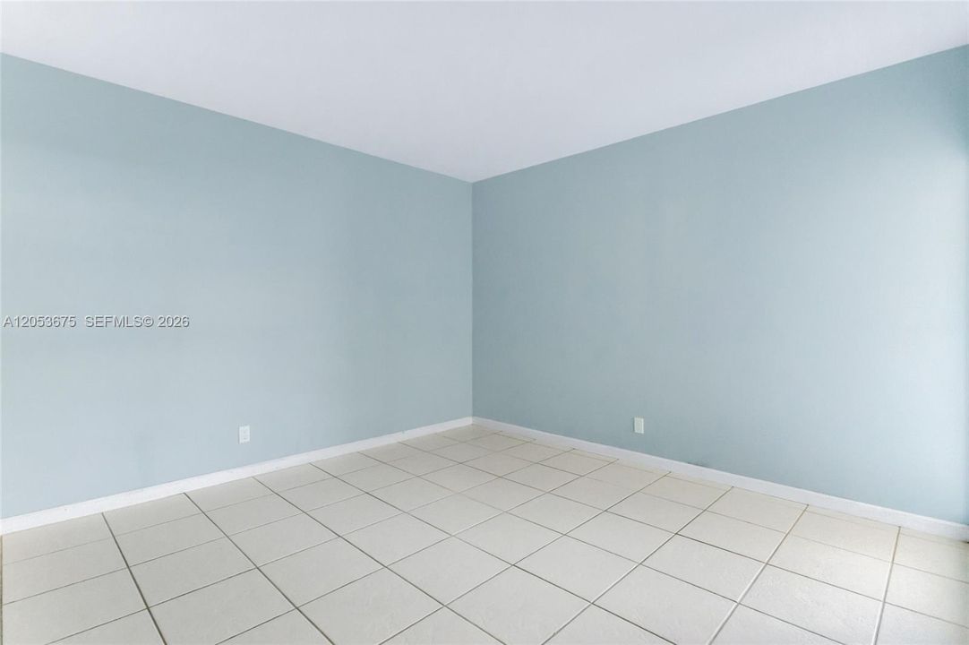 For Sale: $149,000 (1 beds, 1 baths, 600 Square Feet)