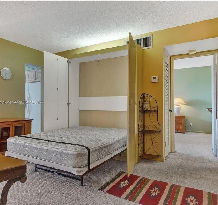 For Sale: $105,000 (1 beds, 1 baths, 760 Square Feet)