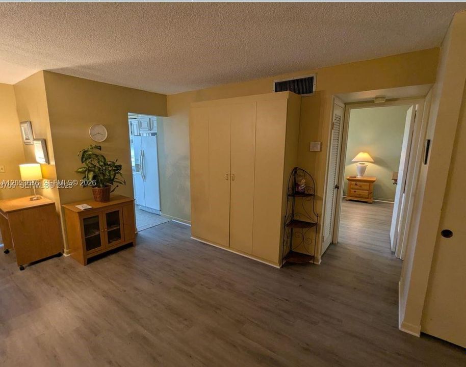 For Sale: $105,000 (1 beds, 1 baths, 760 Square Feet)