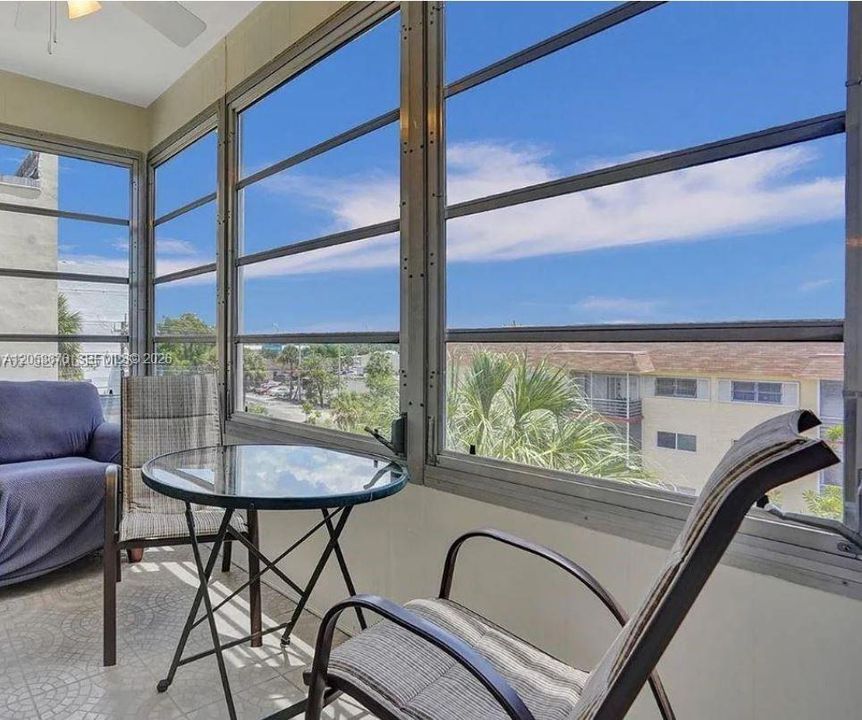 For Sale: $105,000 (1 beds, 1 baths, 760 Square Feet)