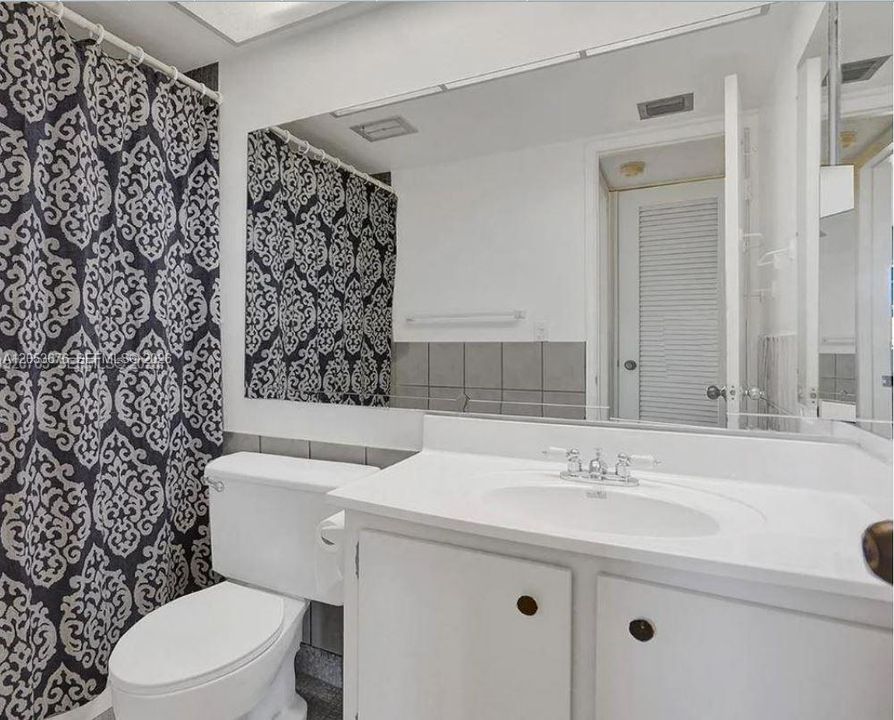For Sale: $105,000 (1 beds, 1 baths, 760 Square Feet)