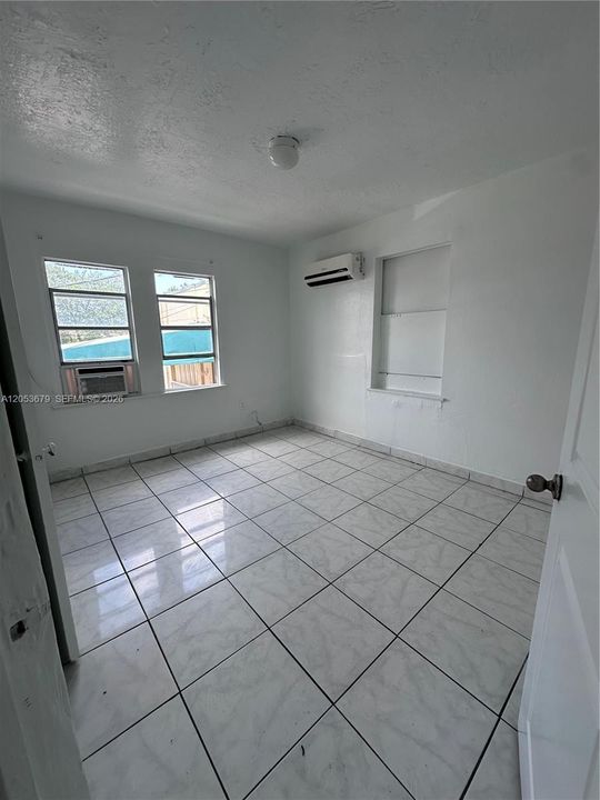 В аренду: $1,950 (2 спален, 1 ванн, 1846 Квадратных фут)