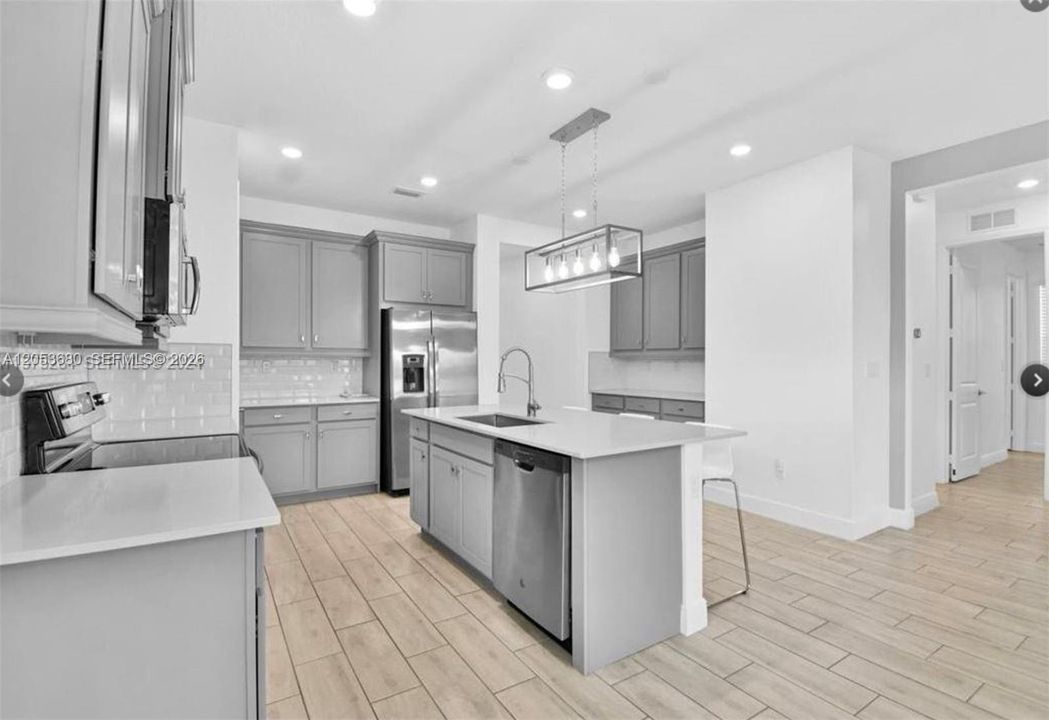 В аренду: $3,600 (3 спален, 2 ванн, 1590 Квадратных фут)