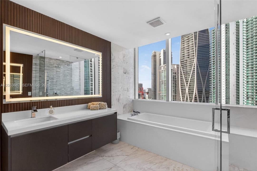 En Venta: $2,225,000 (3 camas, 4 baños, 2204 Pies cuadrados)