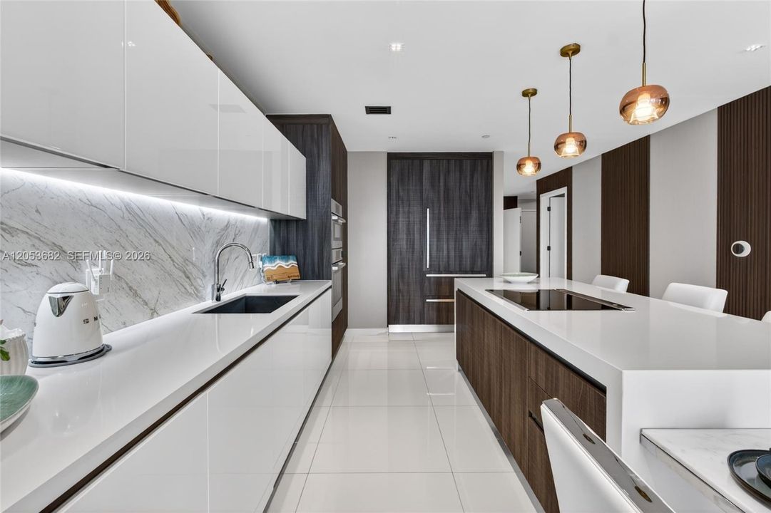 En Venta: $2,225,000 (3 camas, 4 baños, 2204 Pies cuadrados)
