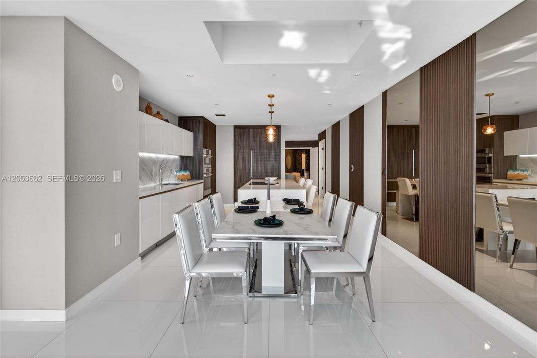 En Venta: $2,225,000 (3 camas, 4 baños, 2204 Pies cuadrados)