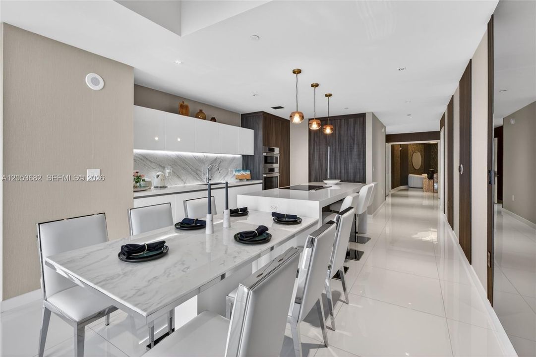 En Venta: $2,225,000 (3 camas, 4 baños, 2204 Pies cuadrados)