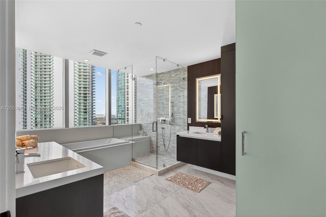 En Venta: $2,225,000 (3 camas, 4 baños, 2204 Pies cuadrados)
