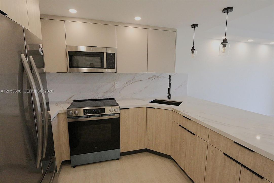 В аренду: $1,995 (1 спален, 1 ванн, 605 Квадратных фут)