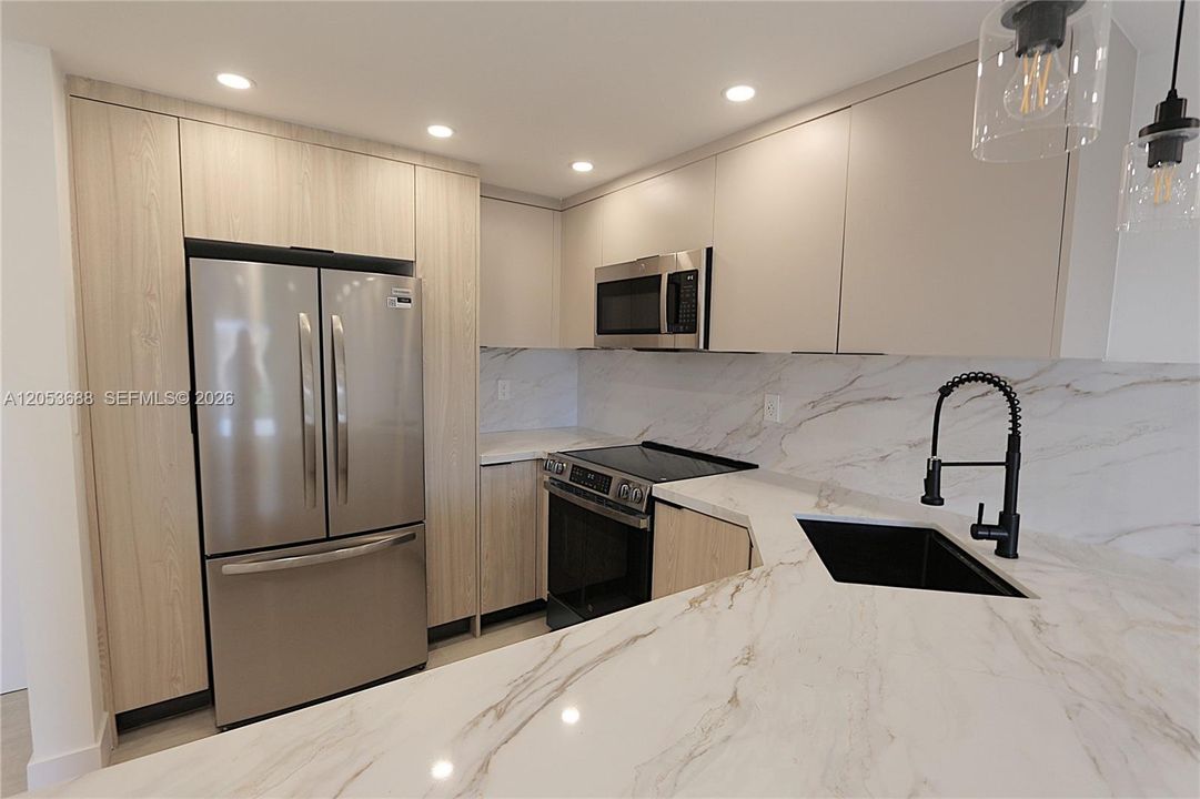 В аренду: $1,995 (1 спален, 1 ванн, 605 Квадратных фут)