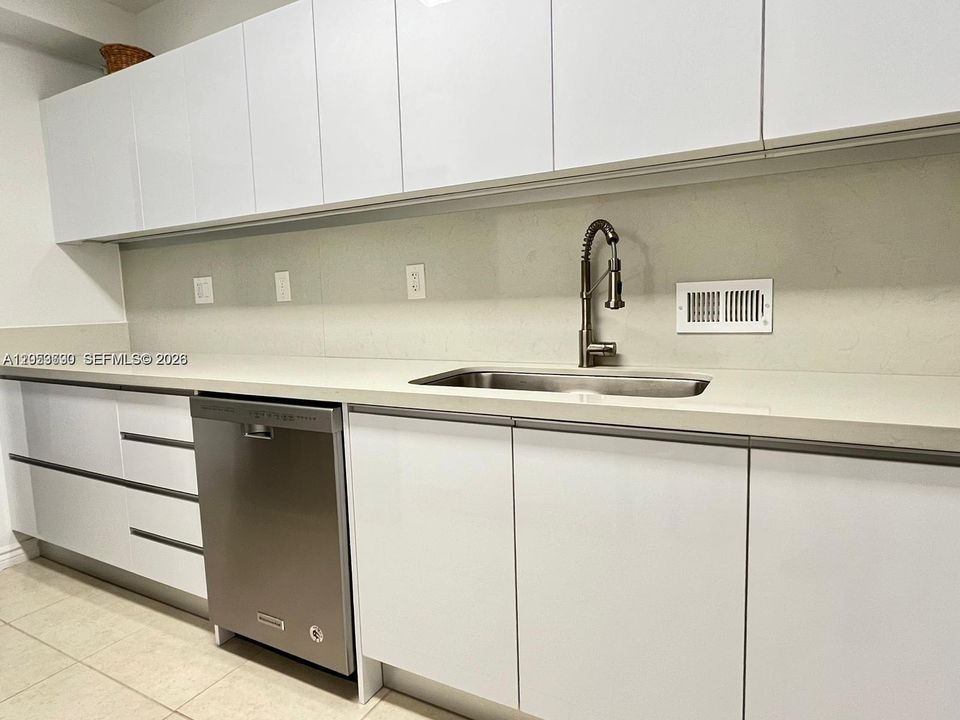 В аренду: $3,500 (1 спален, 1 ванн, 1015 Квадратных фут)