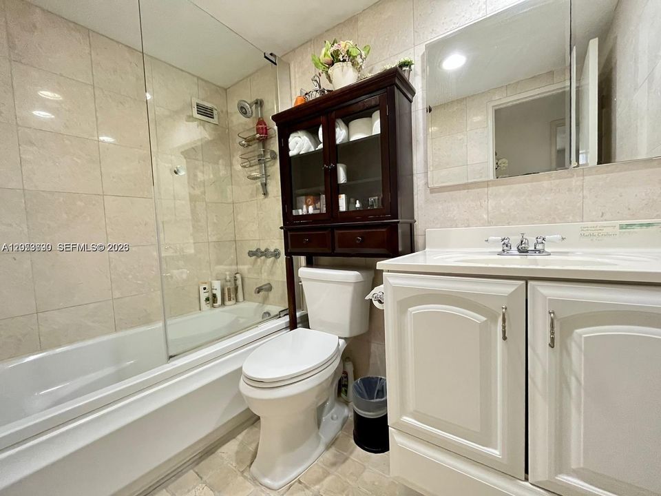 В аренду: $3,500 (1 спален, 1 ванн, 1015 Квадратных фут)