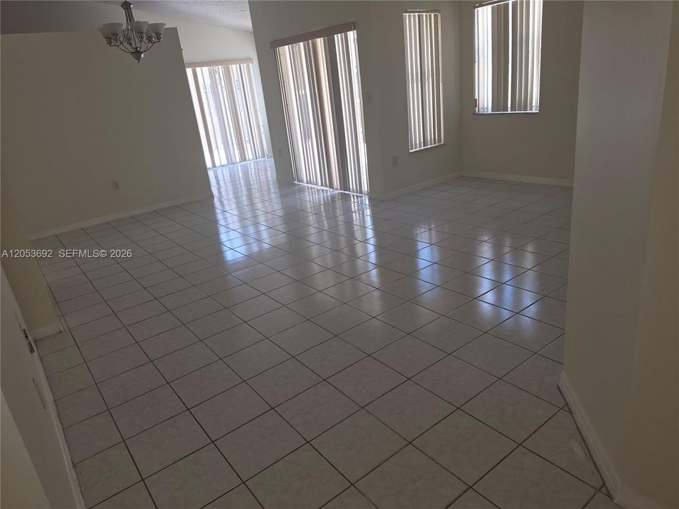 For Rent: $3,200 (3 beds, 2 baths, 1301 Square Feet)