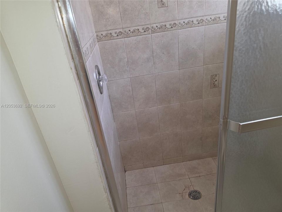 For Rent: $3,200 (3 beds, 2 baths, 1301 Square Feet)