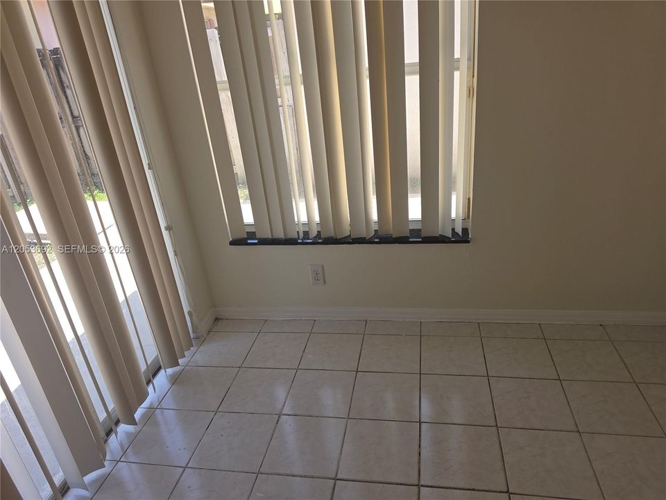For Rent: $3,200 (3 beds, 2 baths, 1301 Square Feet)