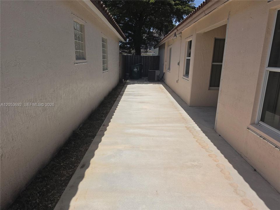 For Rent: $3,200 (3 beds, 2 baths, 1301 Square Feet)