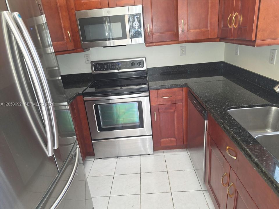 For Rent: $3,200 (3 beds, 2 baths, 1301 Square Feet)