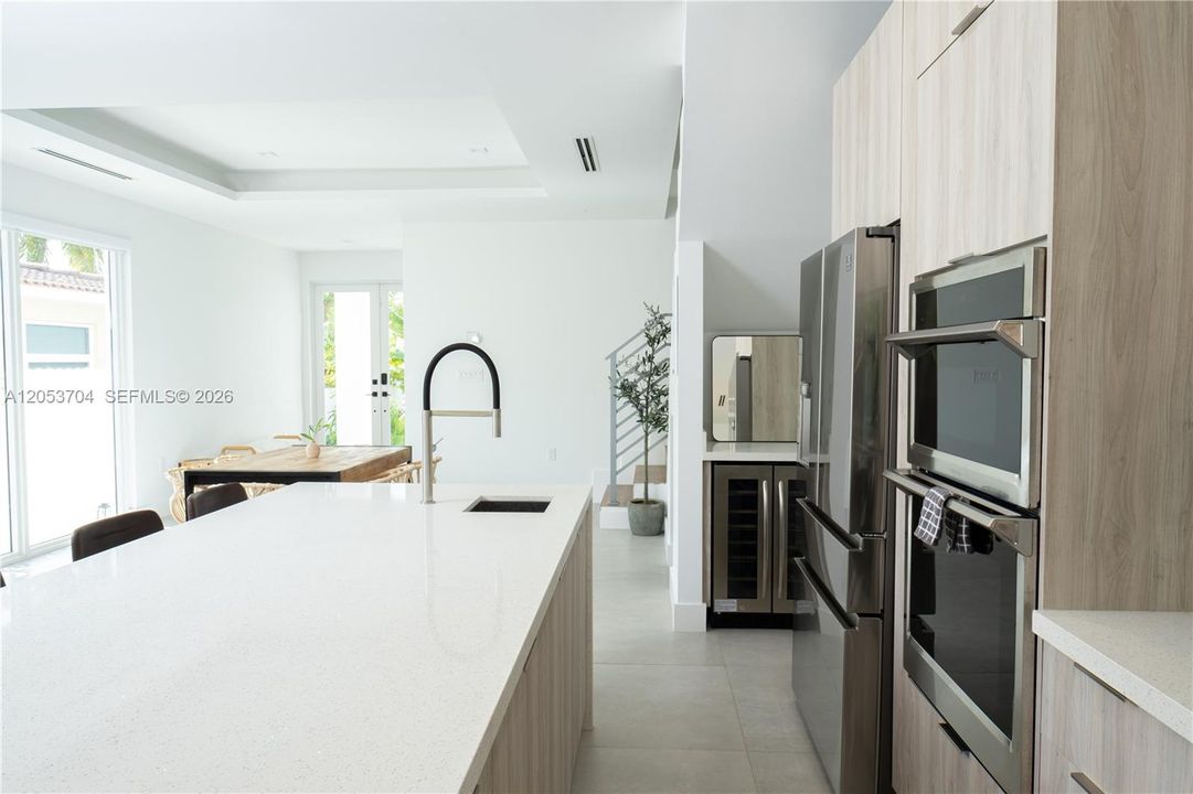 For Rent: $8,000 (3 beds, 4 baths, 5140 Square Feet)