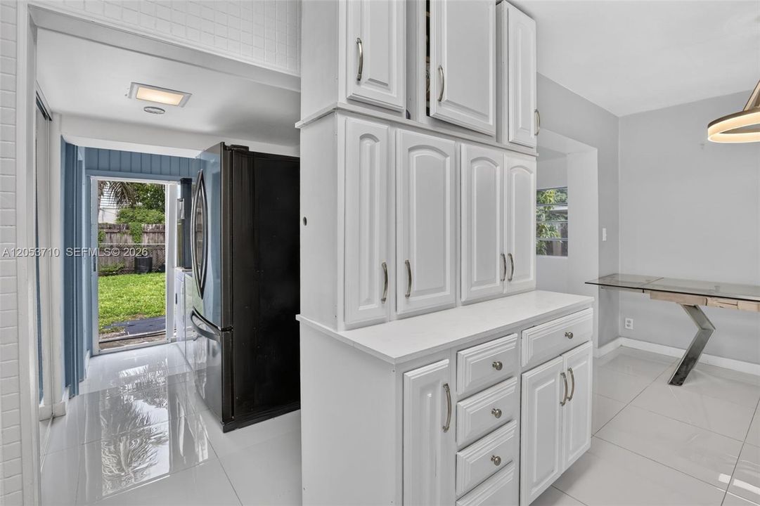 В аренду: $3,500 (3 спален, 3 ванн, 1238 Квадратных фут)