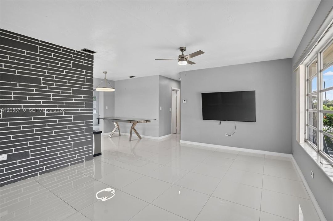 В аренду: $3,500 (3 спален, 3 ванн, 1238 Квадратных фут)