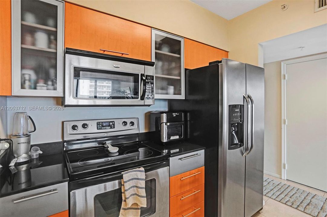For Rent: $2,650 (1 beds, 1 baths, 821 Square Feet)
