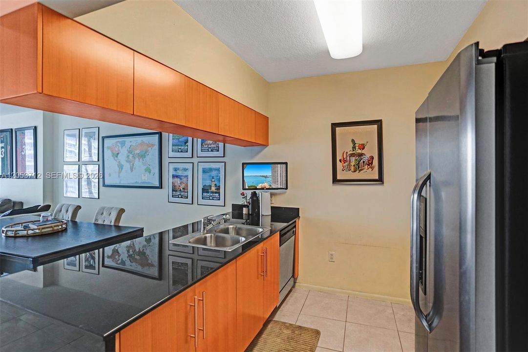 For Rent: $2,650 (1 beds, 1 baths, 821 Square Feet)