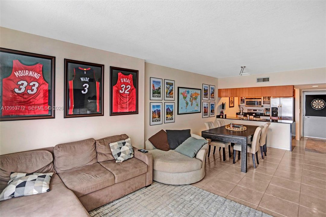 For Rent: $2,650 (1 beds, 1 baths, 821 Square Feet)