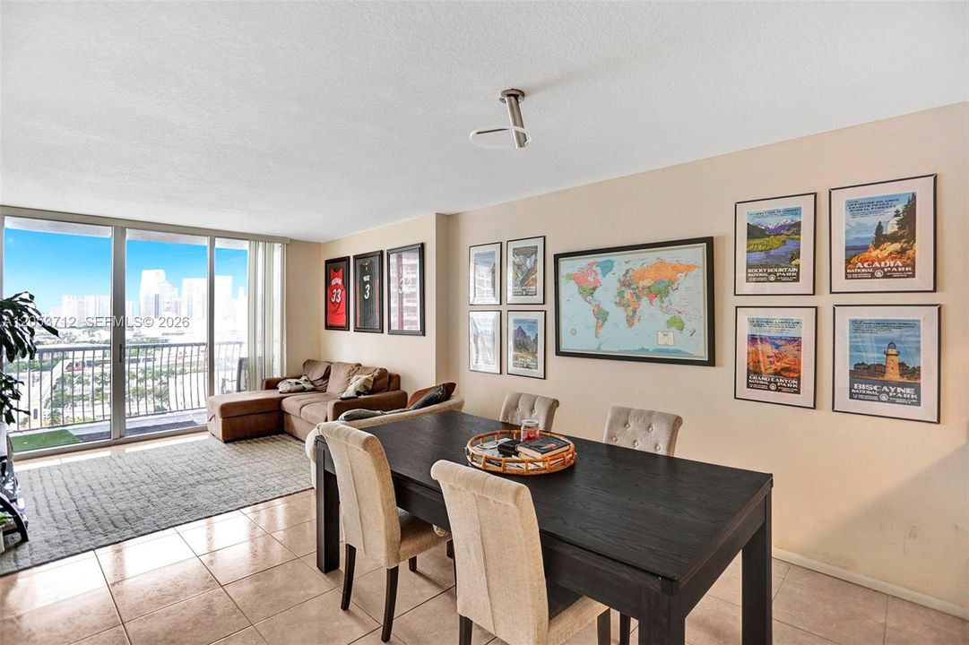 For Rent: $2,650 (1 beds, 1 baths, 821 Square Feet)