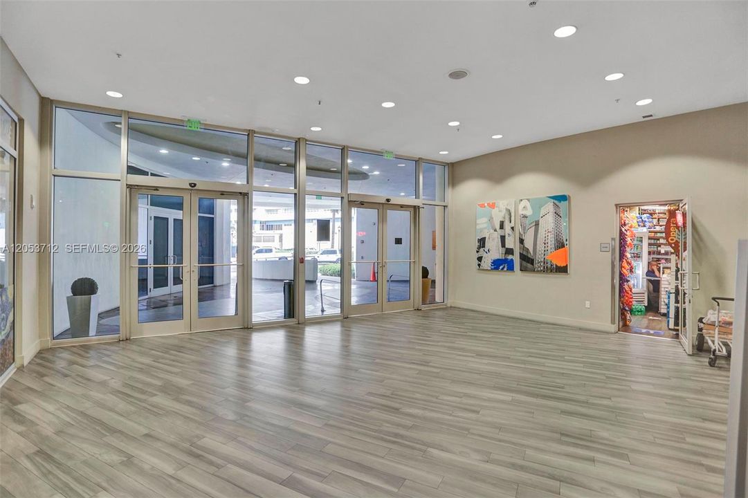 For Rent: $2,650 (1 beds, 1 baths, 821 Square Feet)