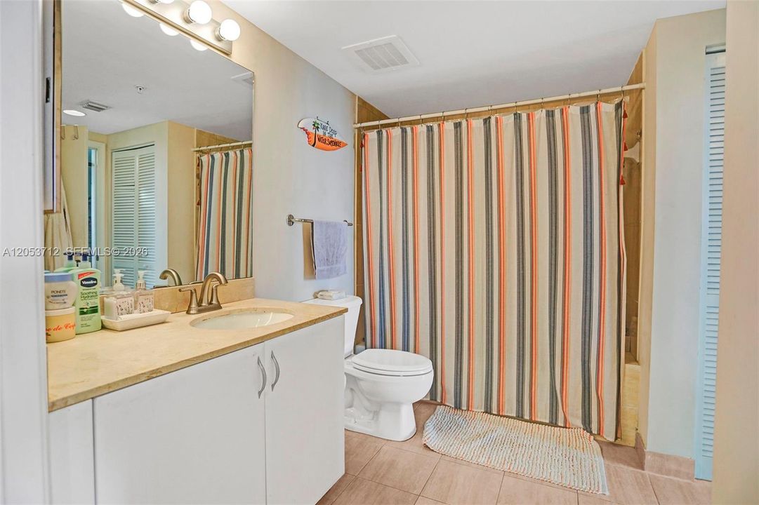 For Rent: $2,650 (1 beds, 1 baths, 821 Square Feet)