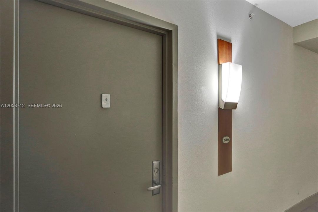 For Rent: $2,650 (1 beds, 1 baths, 821 Square Feet)