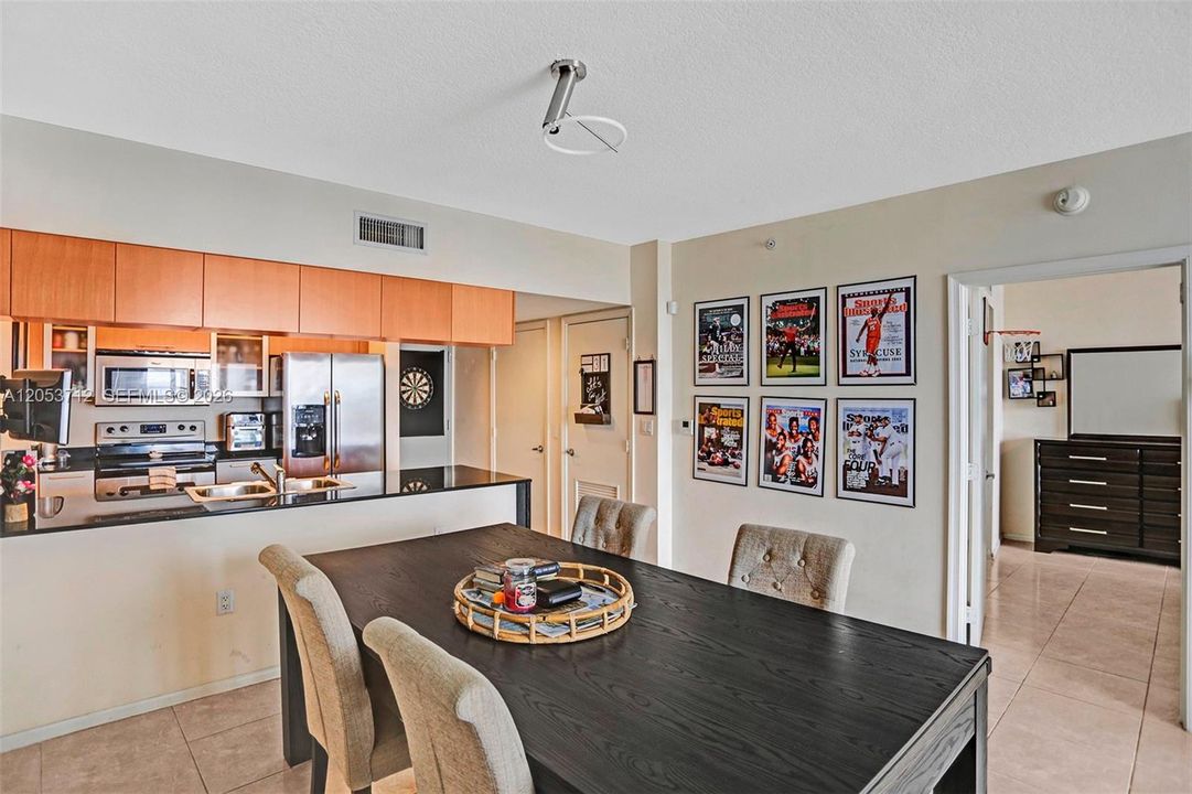 For Rent: $2,650 (1 beds, 1 baths, 821 Square Feet)
