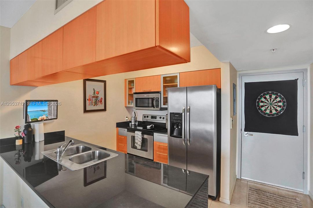 For Rent: $2,650 (1 beds, 1 baths, 821 Square Feet)