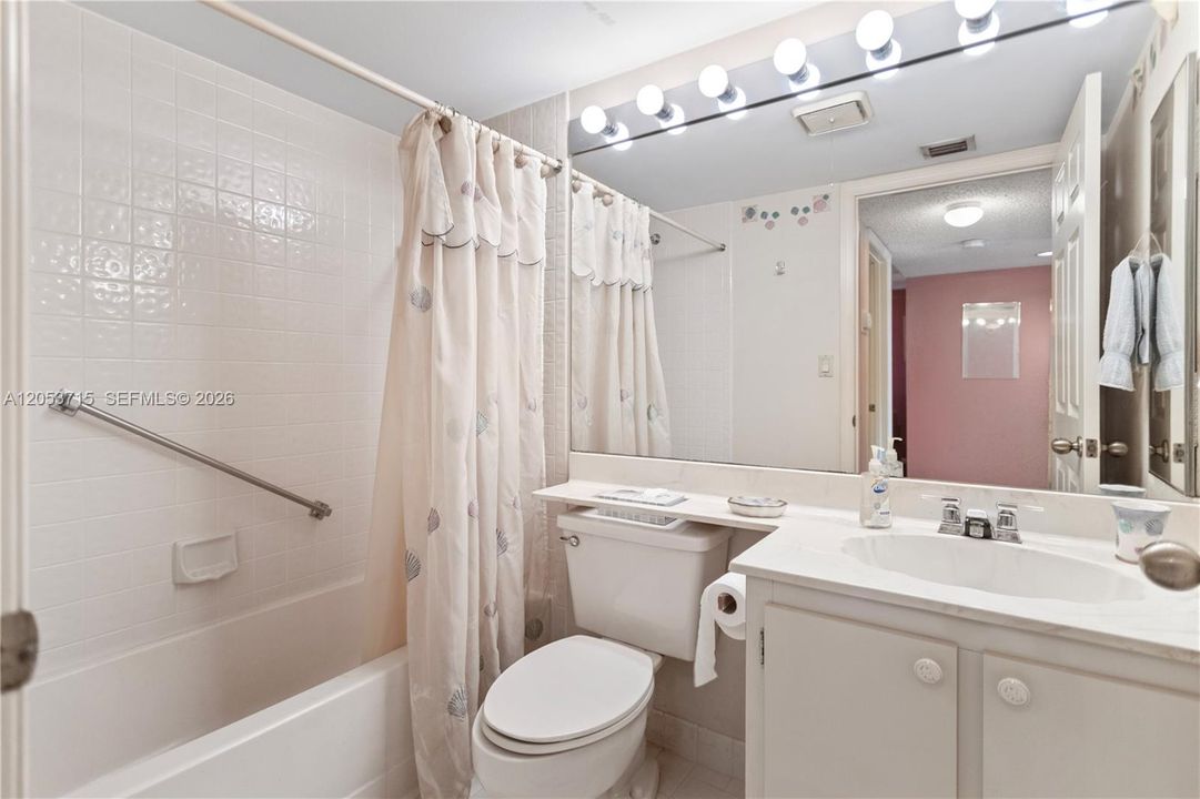 На продажу: $119,000 (2 спален, 2 ванн, 1228 Квадратных фут)