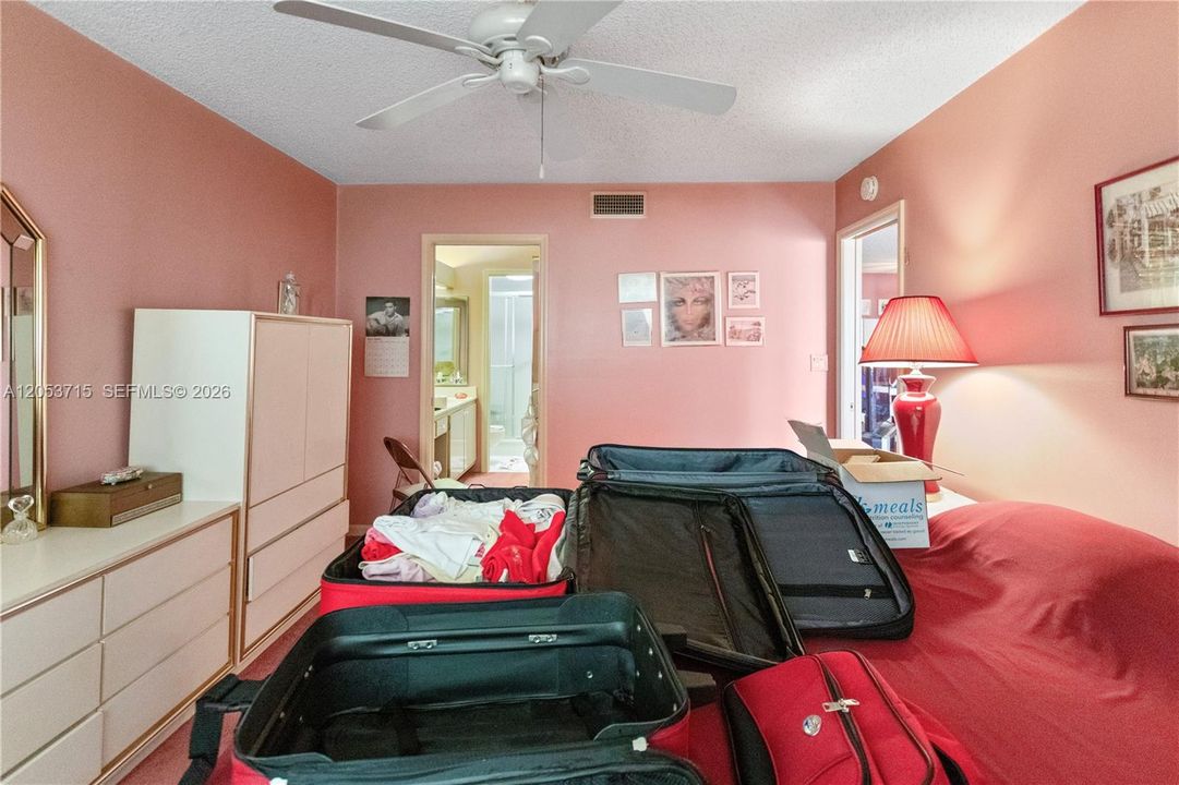 На продажу: $119,000 (2 спален, 2 ванн, 1228 Квадратных фут)