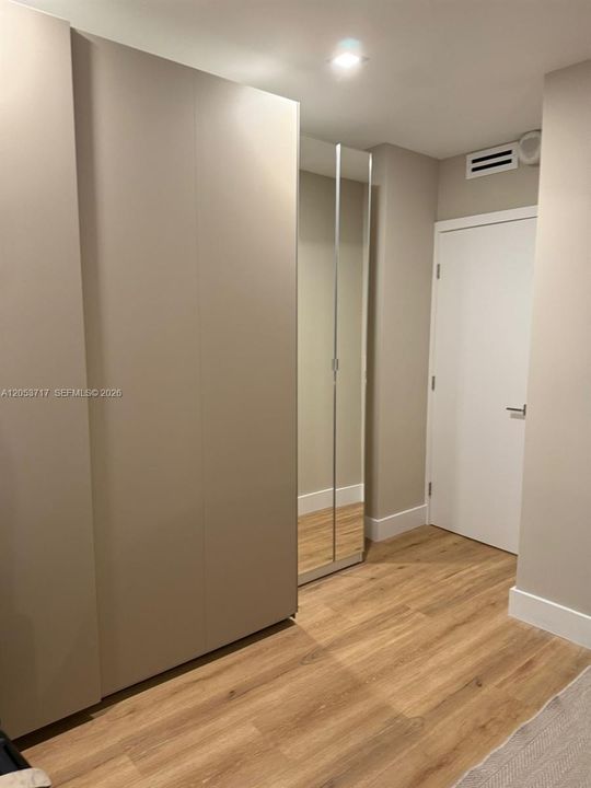 В аренду: $5,000 (2 спален, 1 ванн, 960 Квадратных фут)