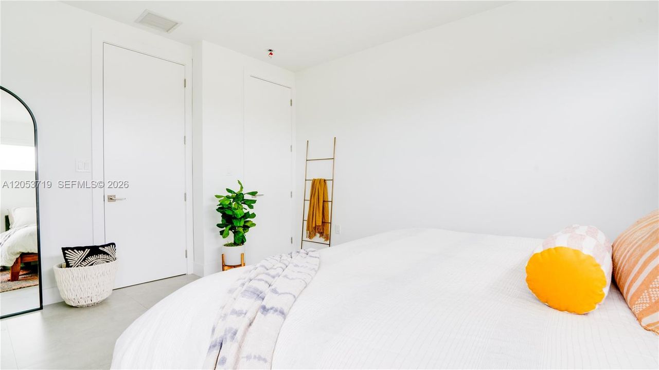 For Rent: $7,000 (3 beds, 4 baths, 5140 Square Feet)