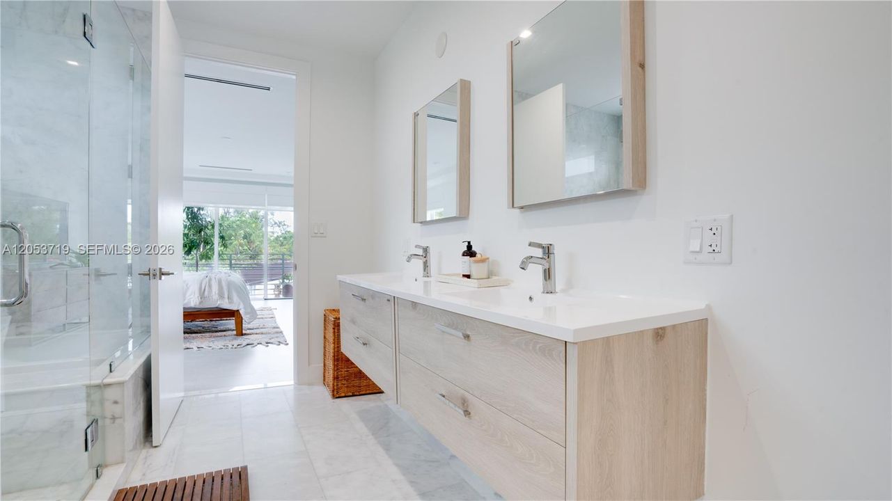For Rent: $7,000 (3 beds, 4 baths, 5140 Square Feet)