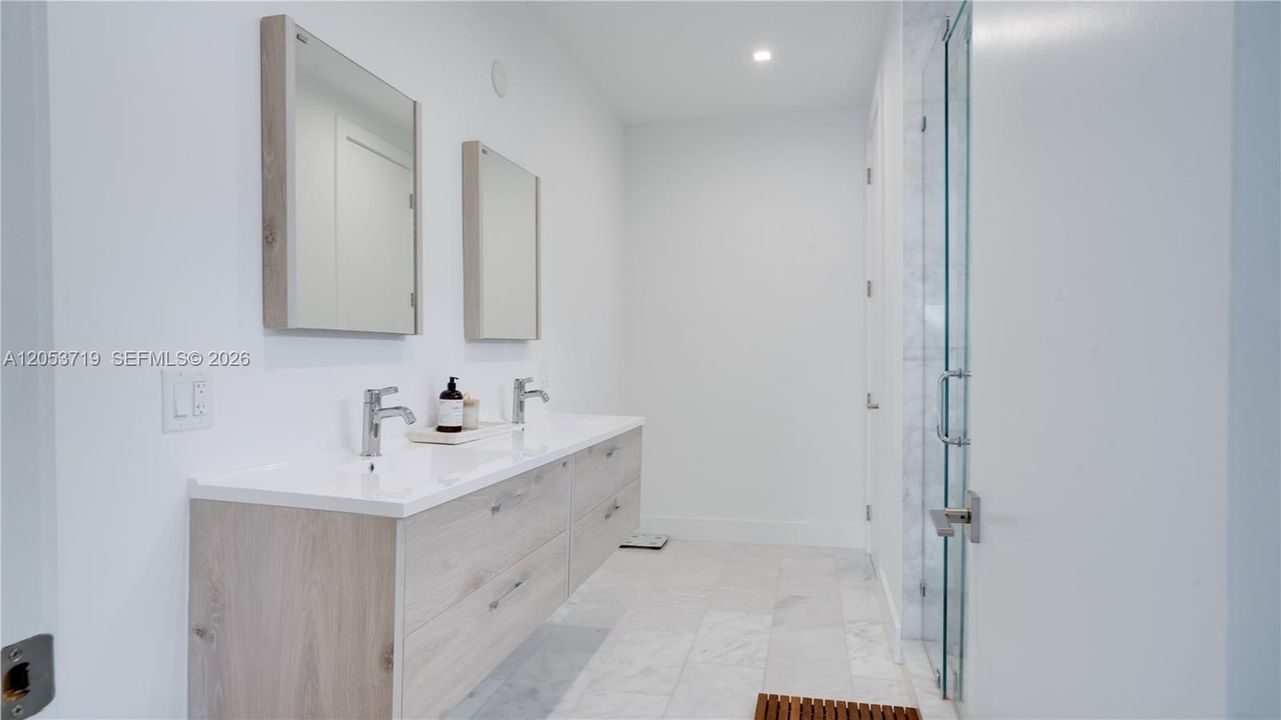 For Rent: $7,000 (3 beds, 4 baths, 5140 Square Feet)