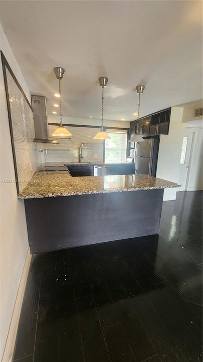 В аренду: $1,800 (1 спален, 1 ванн, 990 Квадратных фут)