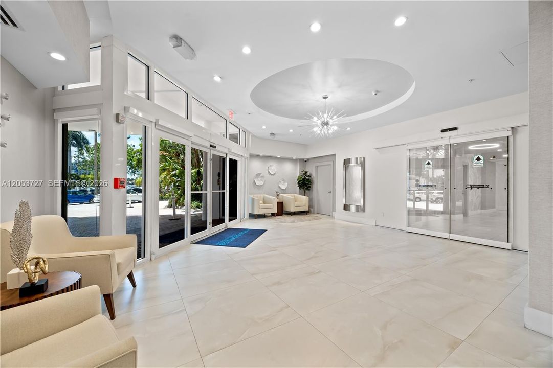 For Rent: $2,700 (1 beds, 1 baths, 883 Square Feet)