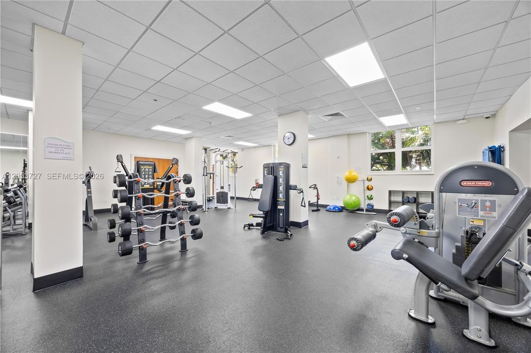 For Rent: $2,700 (1 beds, 1 baths, 883 Square Feet)